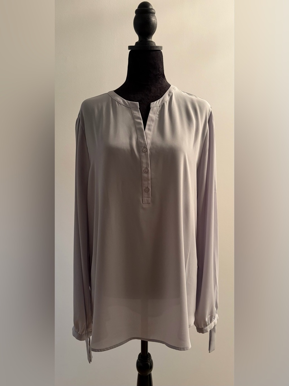Violet + Claire Long Sleeve Blouse with ties at wrist. Size XL